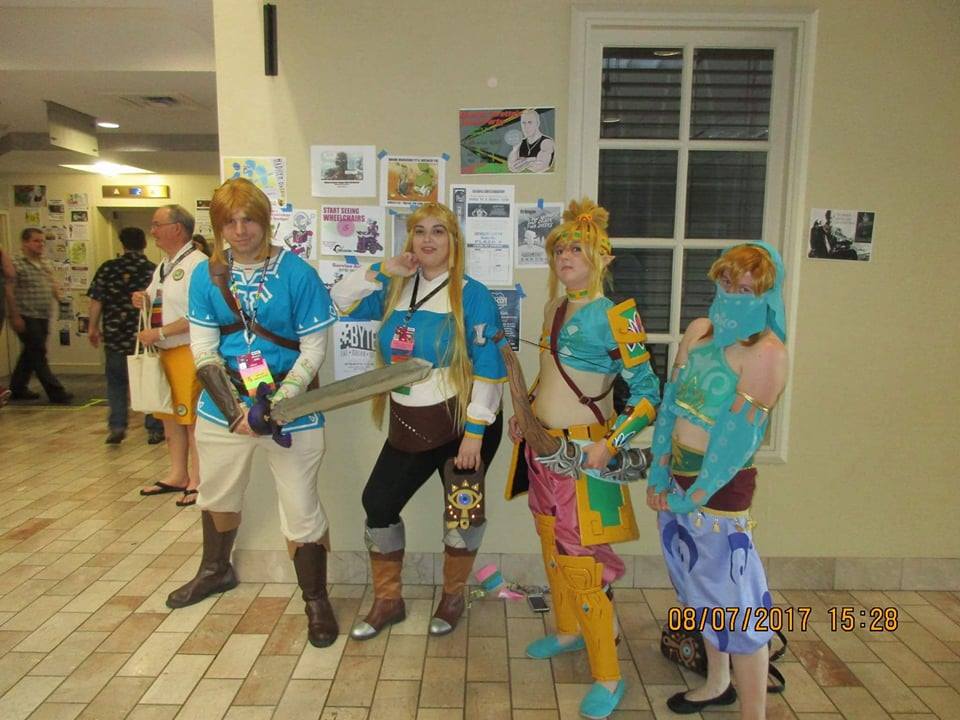 Alhon's tweet photo. A reminder that we were pretty awesome this summer. @thesidehomie @hijikatamamoru #ZeldaCosplay #BreathOfTheWild #CVG2017 https://t.co/AFCCbqnhqH