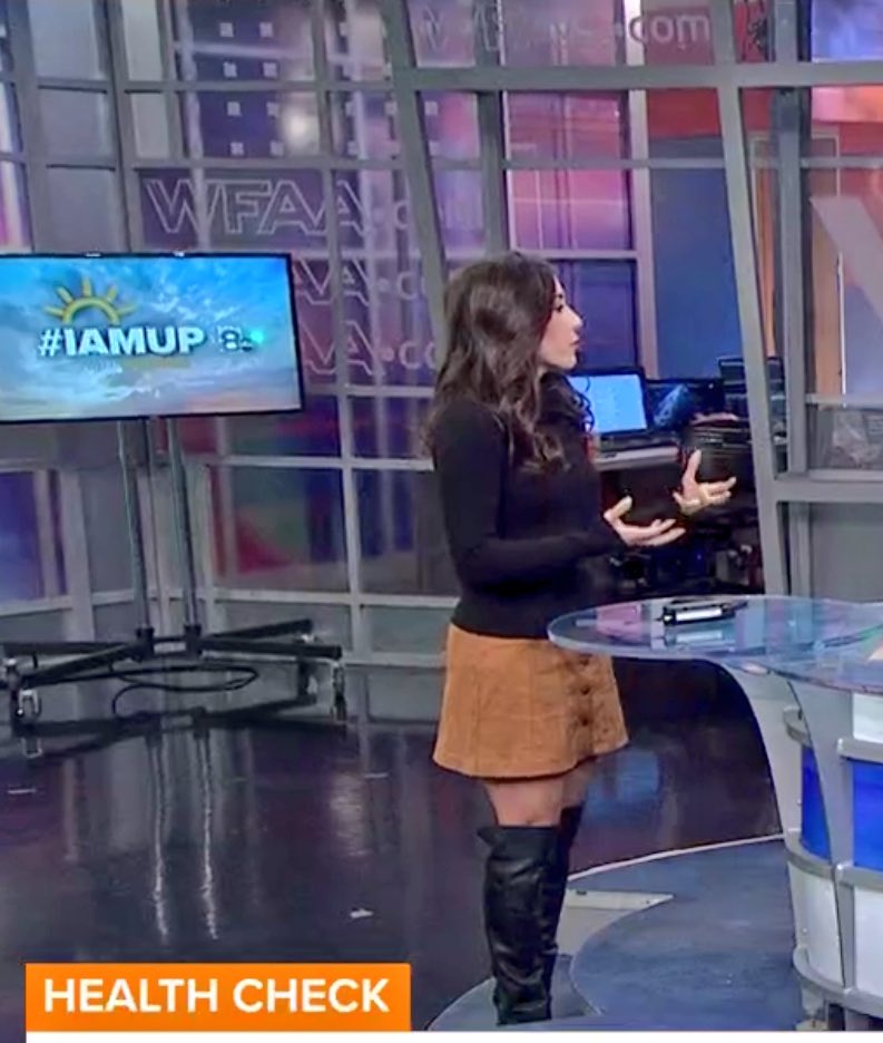 justadude2012's tweet photo. #ICYMI #MiniskirtBabe #NewsBabes @SoniaAzadTV #BootBabe #HealthBabe #NewsBabe @MSaavedraTV @News8Daybreak #IAMUP UP AND AWAY WITH SONIA AND MARIE Mele Kalikimaka to you both 💚😍💙❤️💚😍💙❤️👢👢💃🏻💚😍💙❤️💚😍💙❤️😘😘😘😘🎁🎄💚💙❤️💚💙❤️ https://t.co/cm3wp0bjqM