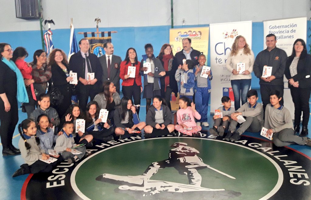 Gobernación de Magallanes (@gobmagallanes) on Twitter photo Porque todos los niños y niñas, nacidos en Chile o no, tienen los mismos derechos, hoy marcamos un #hito cumpliendo c/anhelada medida presidencial, logrando la documentación p/todos los niños/as de sist. escolar en #Magallanes #derechosdelosniños #ChileTeRecibe ❤ <a href="/min_interior/">Ministerio del Interior</a> Porque todos los niños y niñas, nacidos en Chile o no, tienen los mismos derechos, hoy marcamos un #hito cumpliendo c/anhelada medida presidencial, logrando la documentación p/todos los niños/as de sist. escolar en #Magallanes #derechosdelosniños #ChileTeRecibe ❤ <a href="/min_interior/">Ministerio del Interior</a>