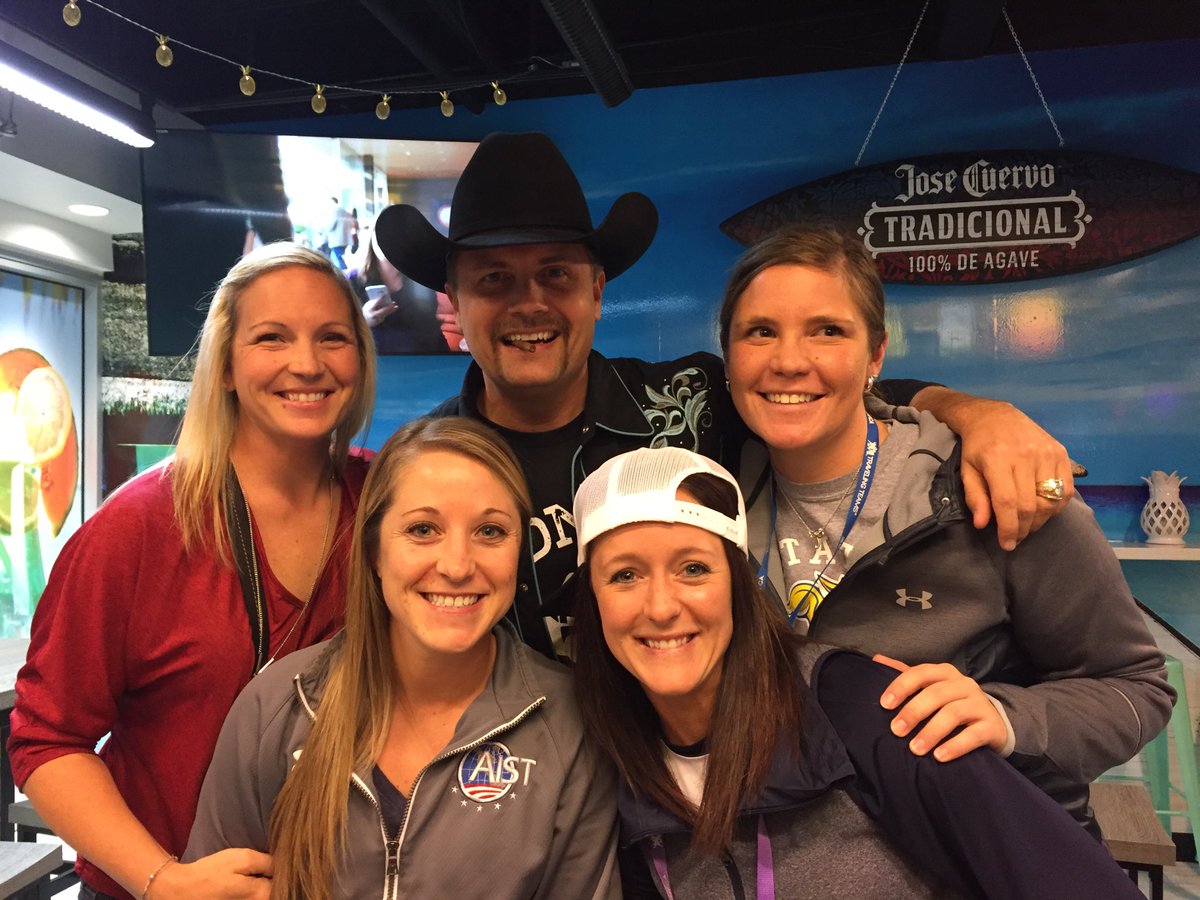 Personal invite to Big &amp; Rich tonight!

<a href="/aistsports/">AIST Sports</a> @CoachMBK <a href="/Coach_Piv/">Coach Piv</a>
