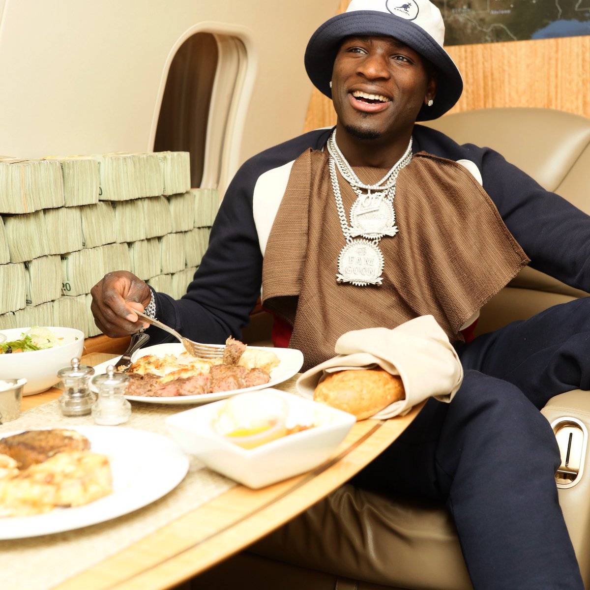 ralofamgoon's tweet photo. #MOOD: 💰 https://t.co/c7K0HywvZm