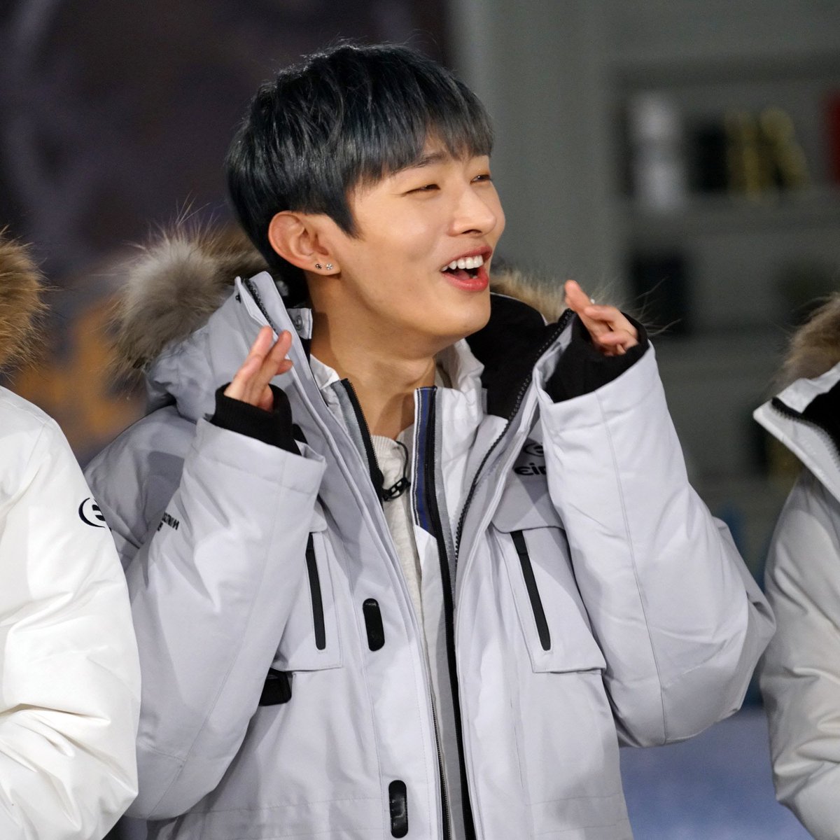 풍선 터질까봐 조마조마한 #지성 이는 귀를 꼬옥 막아본다고 한다 5959 무서웠져영? #마스터키 토요일 오후 6시 10분 방송 #Masterkey #워너원 #윤지성