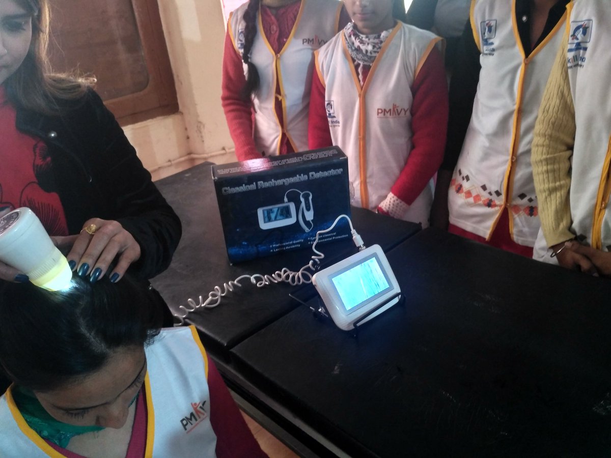 PmkvyGtb's tweet photo. #PMKVY #SKILLINDIA #BEAUTYTHERAPIST 2017-2018 #VIDEODERMATOSCOPY https://t.co/jglyOKCYEY