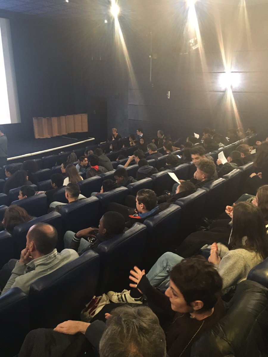 Dernière master classe de la #SemaineEducFTV ! On s'intéresse à la création d'un feuilleton quotidien en prenant l'exemple de <a href="/PBLVofficiel/">Plus belle la vie, encore plus belle</a> @France3