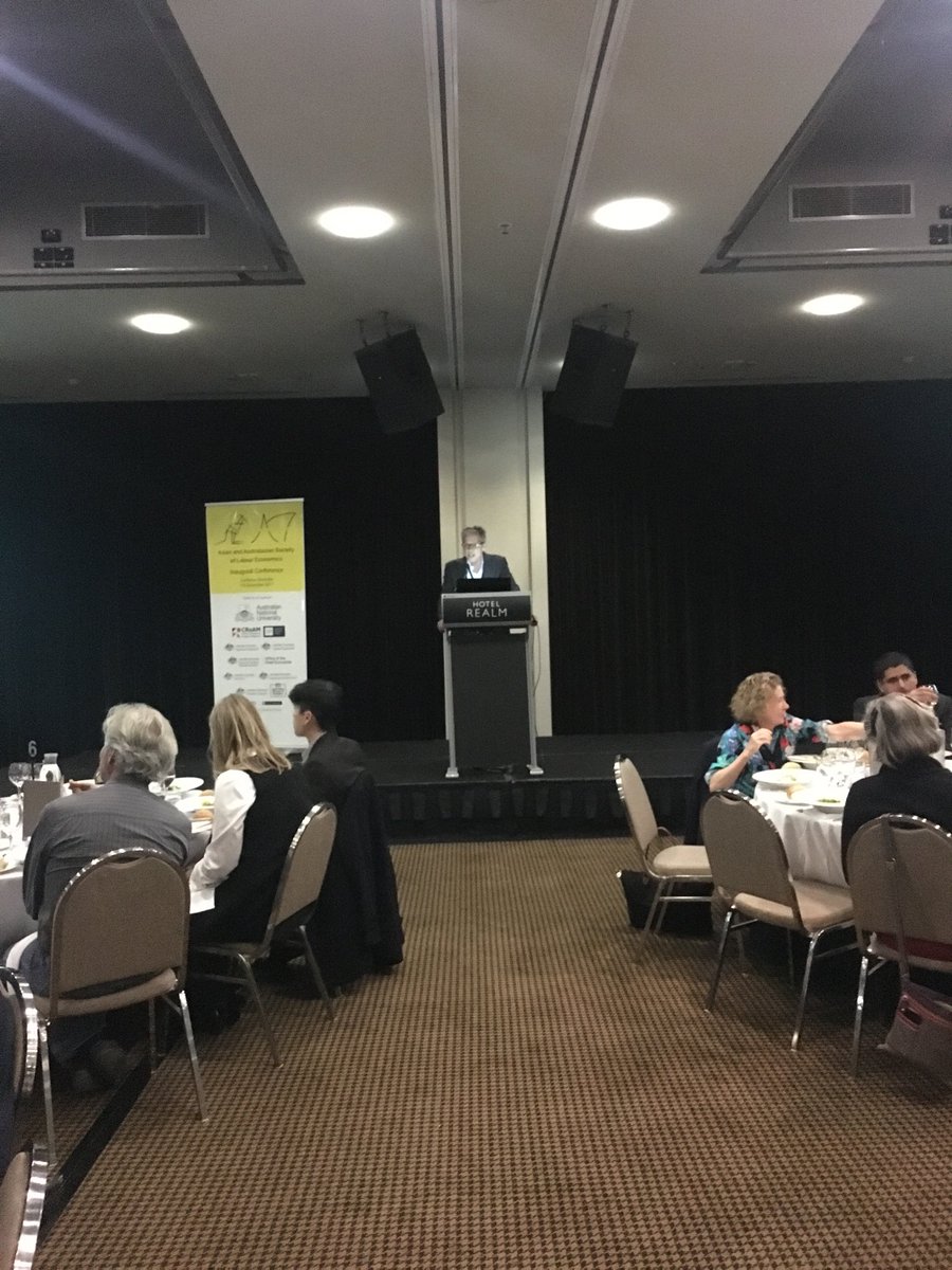 AASLE_Econ's tweet photo. Christian Dustmann introduces Thomas Lemieux at the #AASLE2017 dinner https://t.co/1hgtChtYOg