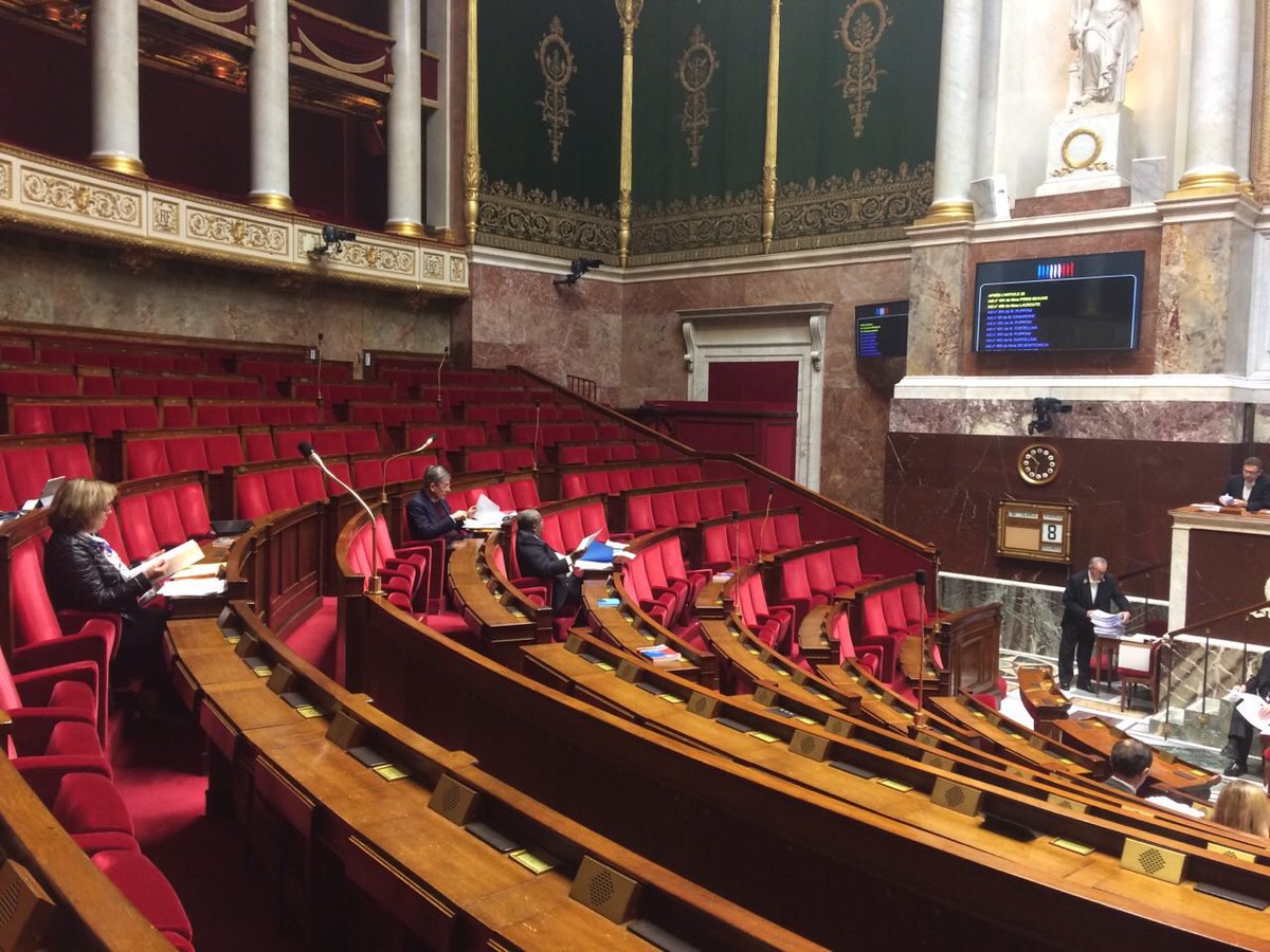 ALCattelot's tweet photo. Les bancs sont vides... 5e journée dans l’hémicycle aujourd’hui #PLRF : où sont @lesRepublicains ?? Où sont @FranceInsoumise ?? Où sont #FN... @GDarmanin @enmarchefr https://t.co/9vBRtDE3y8