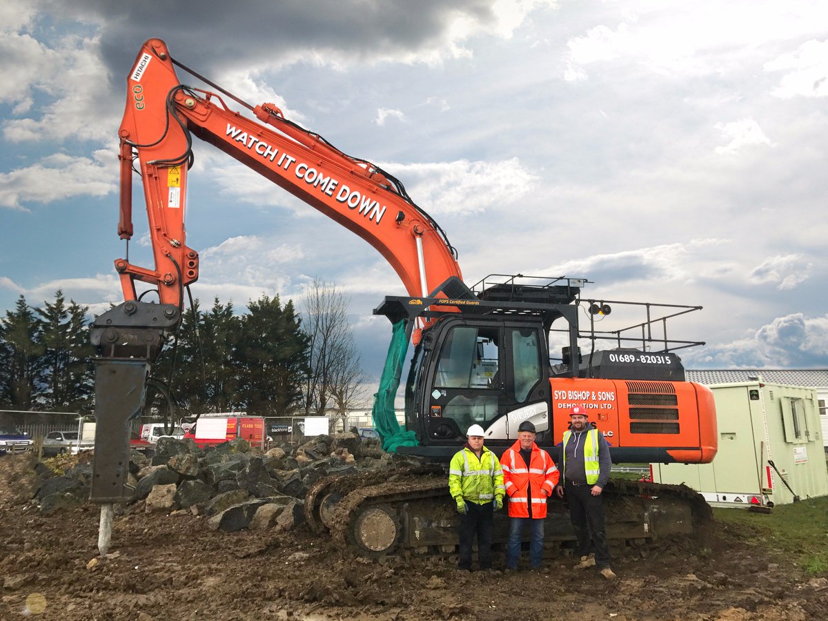 A team photo of our staff at the Sea View Project. Finishing off foundation removal.
#TeamWork #behindthescenes #SBS #Demolition