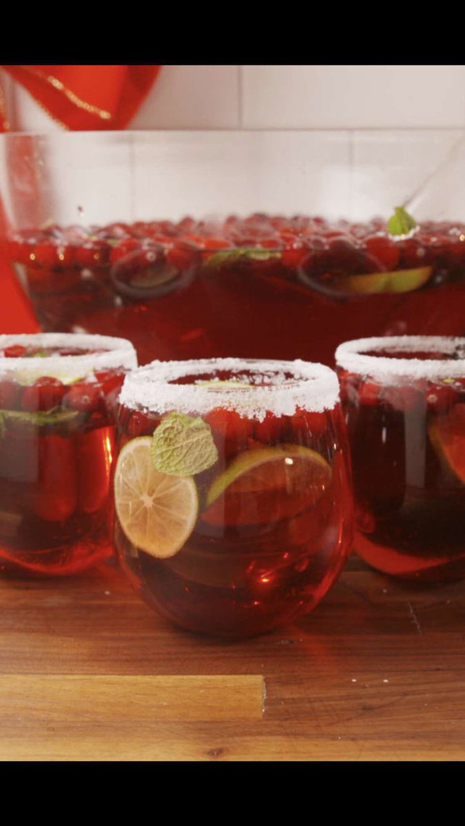 ChilesDos's tweet photo. Come celebrate the Christmas season at Dos with a glass of jingle juice, our newest drink! https://t.co/uS6yeotgJS
