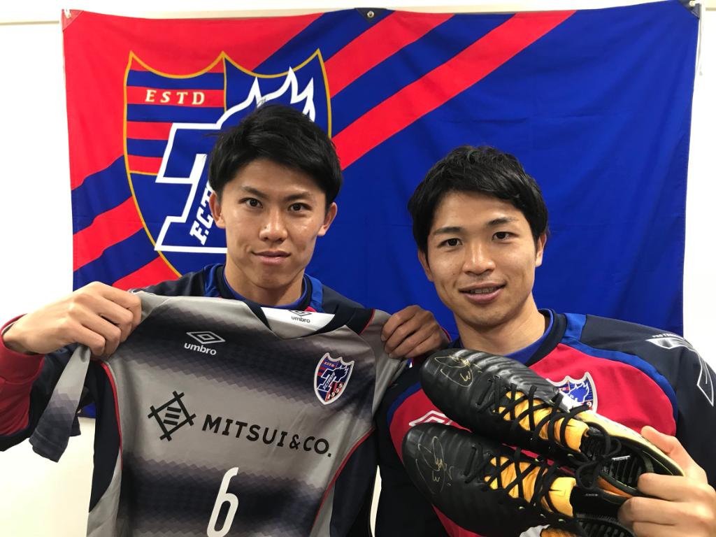 LINELIVE_JP's tweet photo. ⚽️プレゼント⚽️
FC東京の森重真人選手、太田宏介選手のサイン入りユニフォームとスパイクを各1名様に🎁この投稿をRT&amp;フォローで応募完了!当選者にDM💌締切12/11
▷https://t.co/UjAsASzqod
@morigekun3 @kosuke444 @fctokyoofficial #ラインライブ #LINE_LIVE_プレゼント https://t.co/ZwrlbF8Tu7
