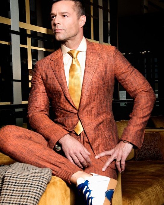 jpuspain's tweet photo. 🤤🤤😍😍😍 @ricky_martin para @HauteLivingMag Entrevista promocional #ACSversace #babas #masguaposerompe https://t.co/YjPViye4n8