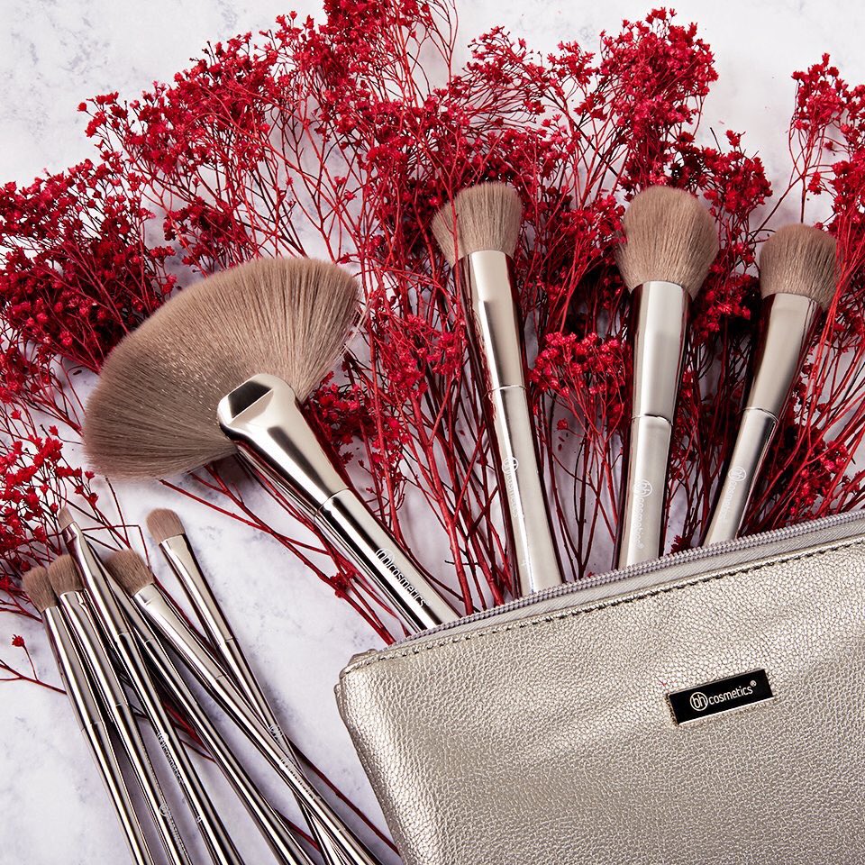 bhcosmetics's tweet photo. Just leaving this here in case anyone wants a silver metalized brush set, but also wants to pay a few bills this month... it’s $16.99 and the reviews are lit!😘❤️✨ In fact, have a peek at ALL our brush sets here: https://t.co/zdpNJTXBre https://t.co/9BTlK3NZrI