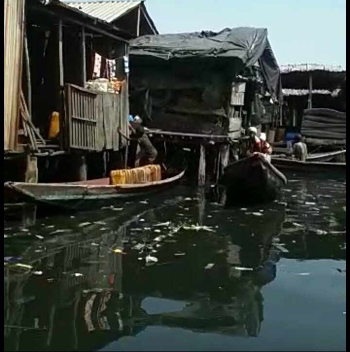 LightTeamNG's tweet photo. This is Makoko, Lagos. A town on water and we'll be there to #BoxItOut on Boxing Day Dec 26. #MakokoLoveInvasion #AsIdeyGo https://t.co/maI7hF8eD5