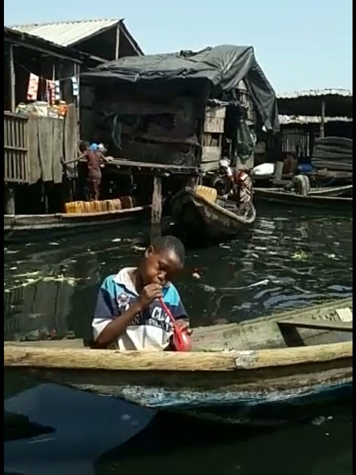 LightTeamNG's tweet photo. This is Makoko, Lagos. A town on water and we'll be there to #BoxItOut on Boxing Day Dec 26. #MakokoLoveInvasion #AsIdeyGo https://t.co/maI7hF8eD5