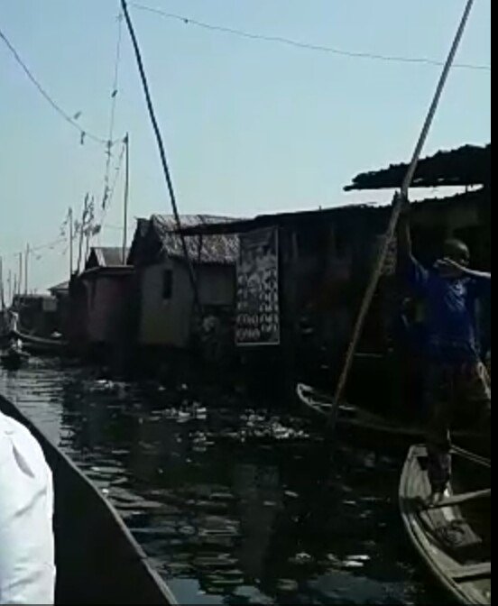 LightTeamNG's tweet photo. This is Makoko, Lagos. A town on water and we'll be there to #BoxItOut on Boxing Day Dec 26. #MakokoLoveInvasion #AsIdeyGo https://t.co/maI7hF8eD5