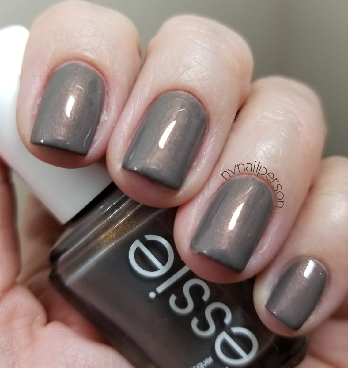 nvnailperson's tweet photo. #notd #nailpolish #Essie #SocialLights #Winter2017Collection #EssieLove @essie https://t.co/UPbuQkBOZ3