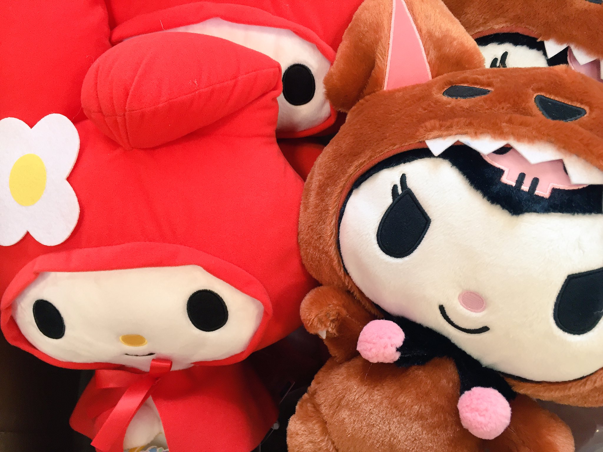 タイトーステーション 船橋店 本日登場 あかずきんちゃんとオオカミ着ぐるみbigぬいぐるみ 赤ずきんちゃんフードのマイメロちゃん オオカミ着ぐるみのクロミちゃん とってもかわいいのです タイトー 船橋 マイメロディ クロミ T Co