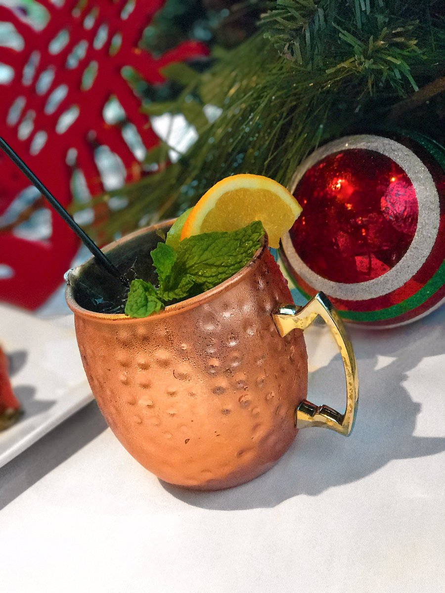 It’s Day 7 of our 12 Days of Christmas specials and we’re featuring Caprese Crostini:  Fresh mozzarella, roma tomato, basil, balsamic glaze, virgin olive oil, and our Cranberry Orange Sparkler: Sparkling wine, cointreau, cranberry juice, ginger ale, orange