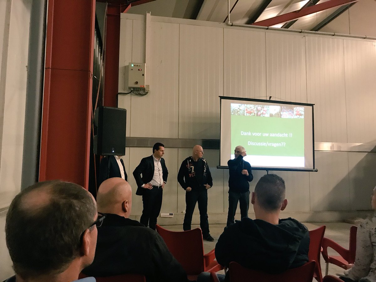 alliancefruit's tweet photo. Gisteravond topavond op bedrijf @LeeuwisMarcel met @RaboFoodAgri en @NFOfruit. Gedeelde conclusie; over 10 jaar is nog 50% van de telers over t.o.v nu met gelijkblijvend NL areaal fruitteelt.  Mening @LeeuwisMarcel: Nfo richt je op de blijvers in de sector. https://t.co/PuelxAtOWN