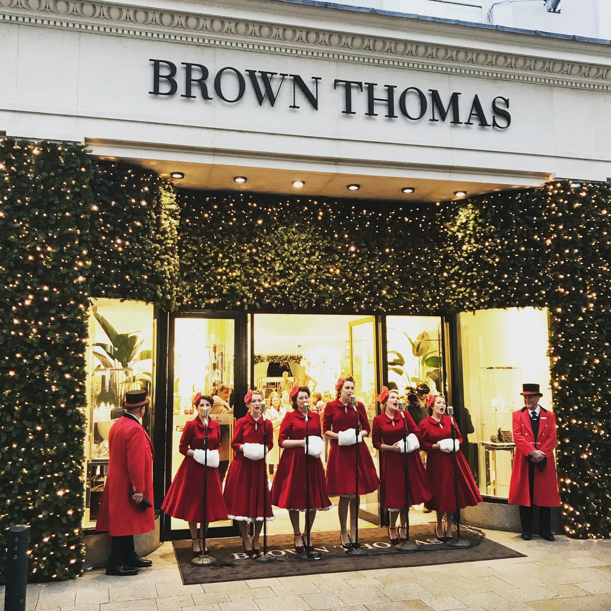 brownthomas's tweet photo. Don't miss today's festive entertainment in store! 

@BugleBabes 11am-1pm

@croonersean 1pm-4pm

@SandraOman1 4pm-6pm

#ChristmasHasLanded https://t.co/ir1y2vJp9x