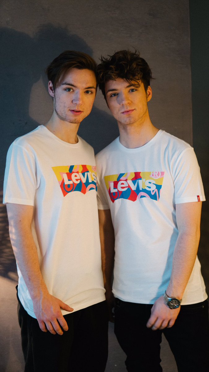 faq_health's tweet photo. Lust @dielochis morgen in #Berlin zu treffen? 🤔
Wir wir sind ab 11:30 im @LEVIS #Store auf dem #Kudamm und drucken unser #Batwing #Shirt mit der neuen #Levis #Printbar 🙌
Kommt vorbei 👉 Die ersten 10 bekommen unser #Shirt geschenkt 🎉
Wir freuen uns auch euch 🙌 https://t.co/H7zfPCL0t1