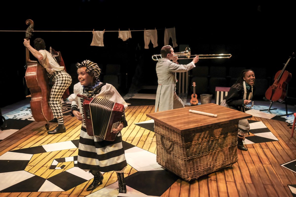 thesjt's tweet image. This morning we welcome pupils from Hertford Vale and Bramcote schools to enjoy A (Scarborough) Christmas Carol - they're in for a treat!