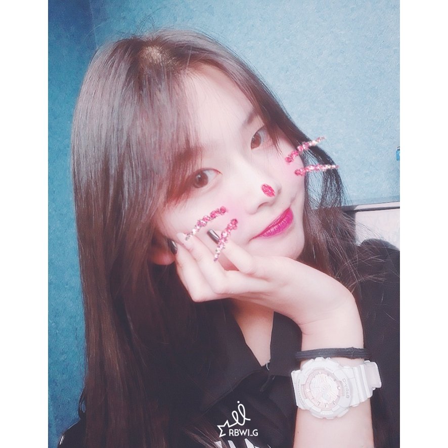 rbw_i's tweet photo. #RBW #RBW_i #RBW_ig #RBW신인개발팀 #날도춥고_그래서 #따뜻한_실내에서_셀카 #감기조심하세요 #핑크입술_포인트 #RBWGlobalArtistIncubatingTeam #ParkSuJin https://t.co/OHFepl4ou0