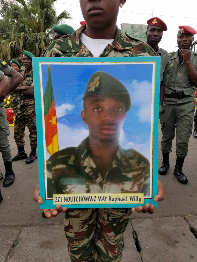 CRTV_web's tweet photo. A la place des fêtes de Buea, hommage aux militaires et aux policiers récemment tués dans le Sud-Ouest. https://t.co/sQ9twWbxXv