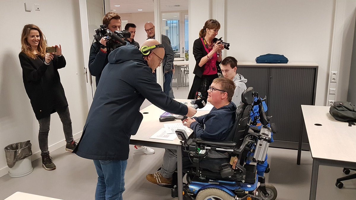 jdrood's tweet photo. Gaaf! Klas NA3F @AlbedaMBO  heeft een wensactie  @538 voor Niels gevraagd. Hij gaat naar Londen. #wensactie https://t.co/iVOgJlQUgy