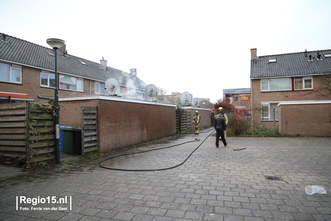 regio15's tweet photo. Brand in schuurtje geweest achter een woning aan de #AdmiraalHelfrichsingel in #Rijswijk. Nader bericht was 'kleine brand'. https://t.co/GAZZayS8RS