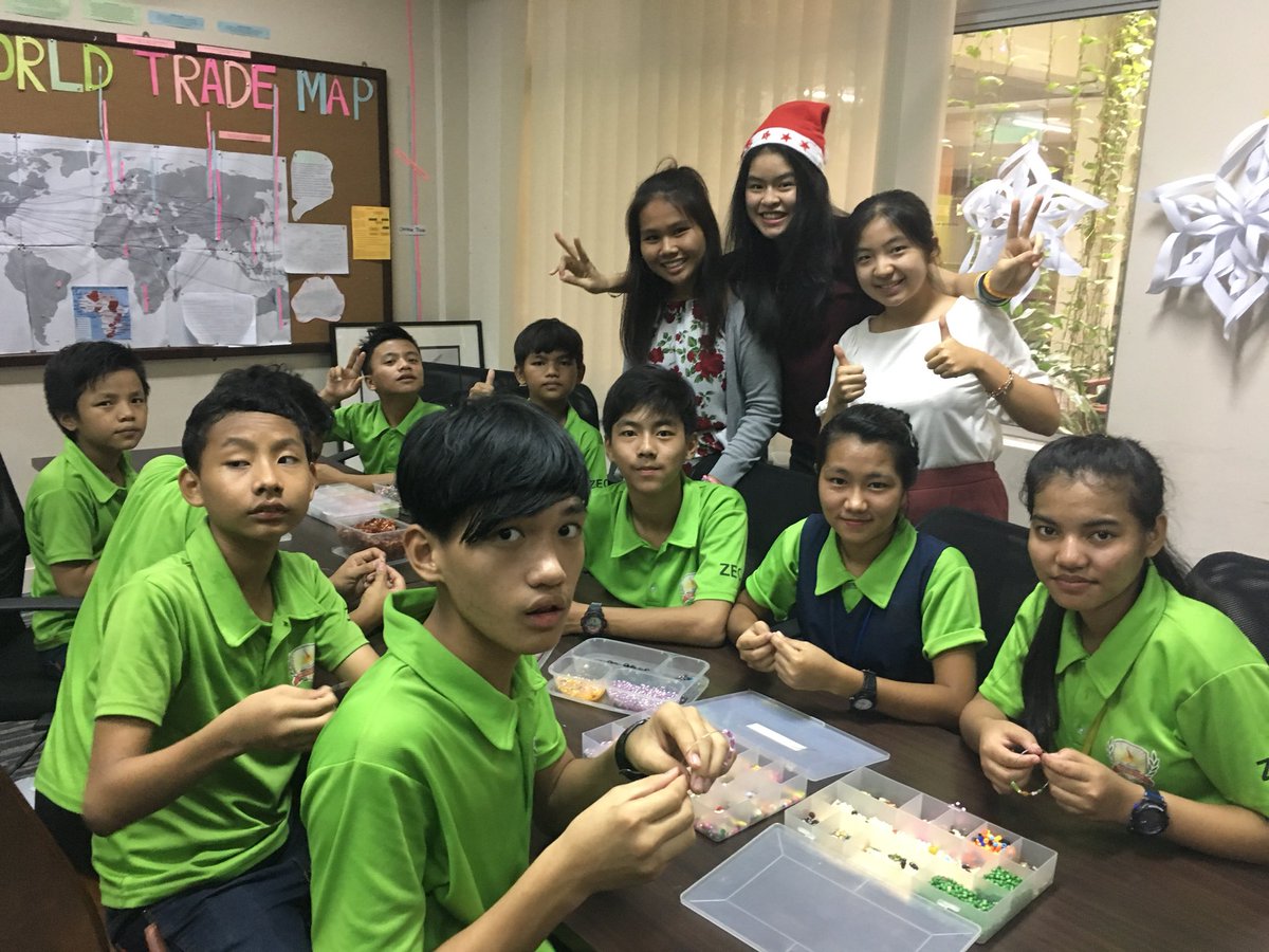 GIS_Transition's tweet image. Having a great time in the refugee christmas party!🎄Thank you so much @ActionGis for all the hard work put into this as well for the other strands helping!❤️ #GisLearning