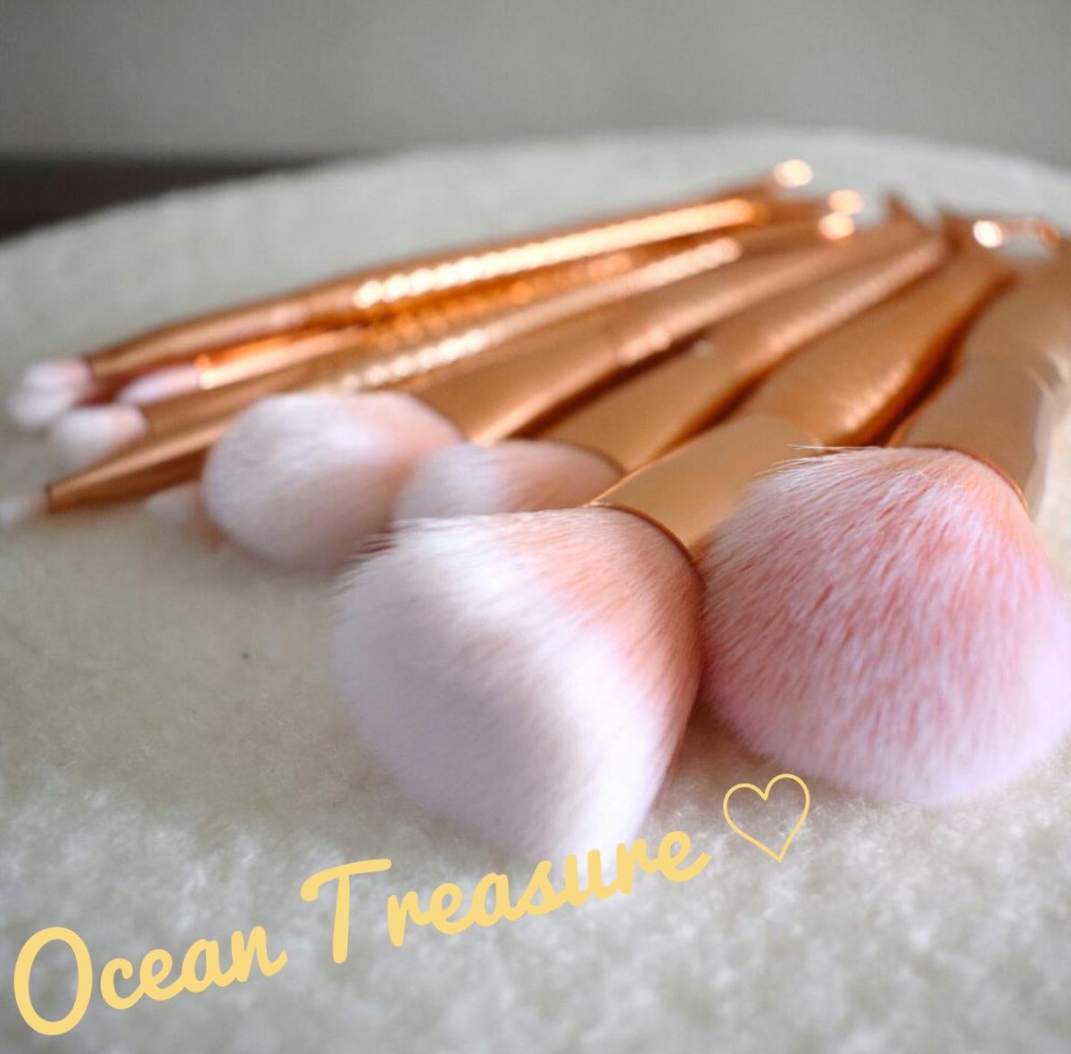 frommaisie's tweet photo. Ocean Treasure ia a brush set truly like no other! The 10 piece set comes in stunning rose gold and is cruelty free! Perfect for all you merbabes out there! Shop Here: https://t.co/dXR8EXdsBJ https://t.co/1sKq6YkpHN