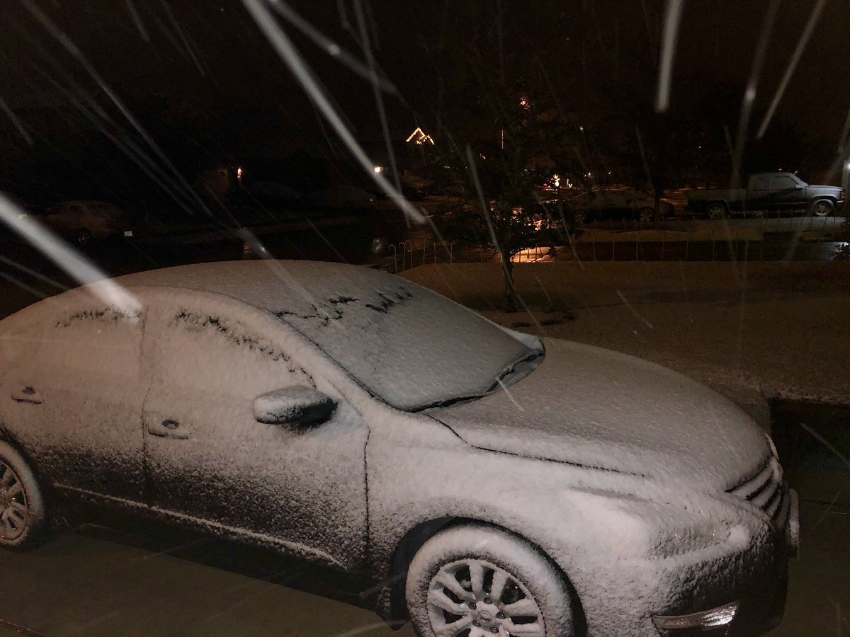 htown_4thewin's tweet photo. Harvey, Astros win first ever World Series, SNOW! #houston2017 https://t.co/DaNbrVSmIf