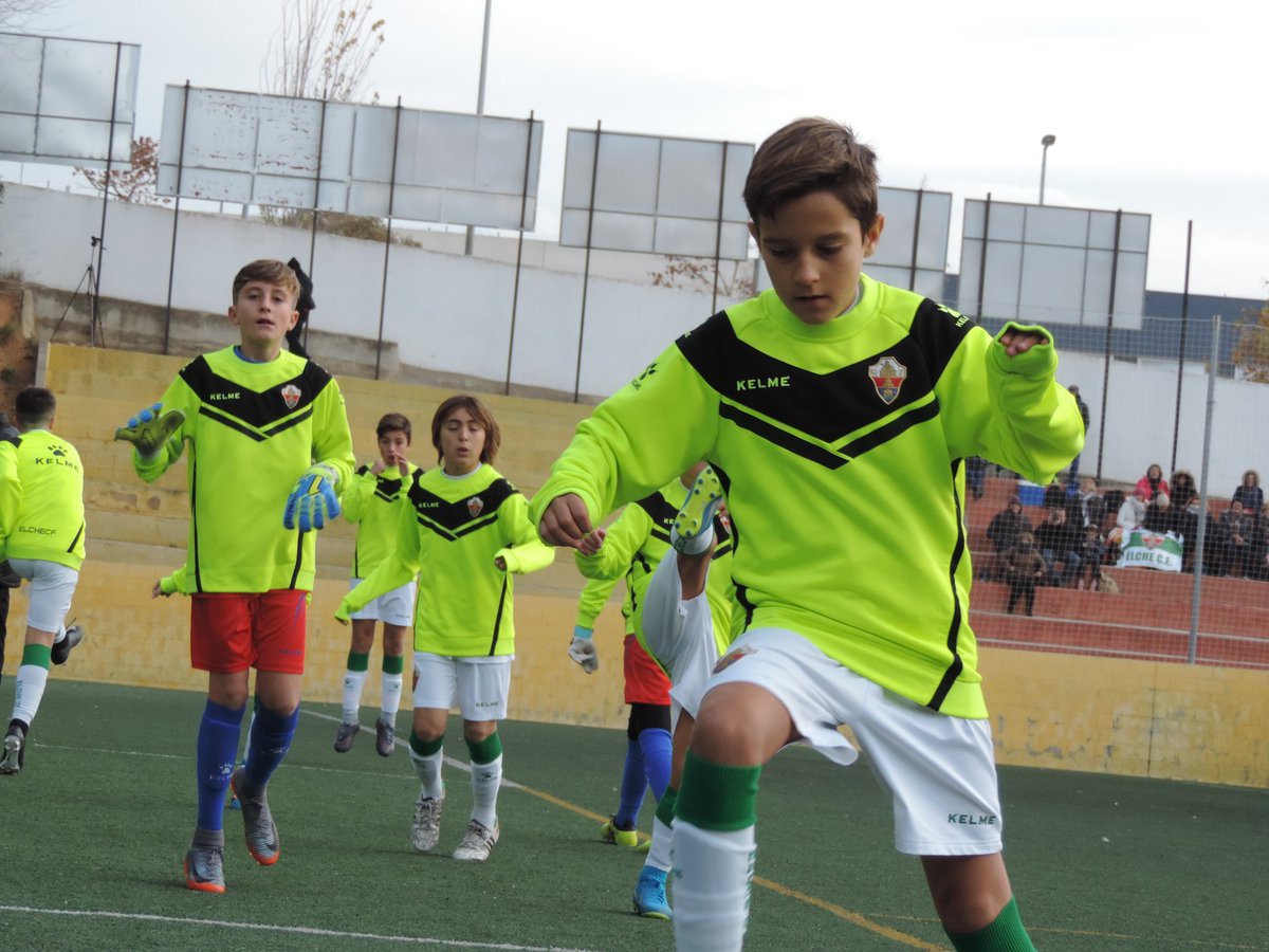 futbolbaseECF's tweet photo. 📷 | Nuestro Alevín ya se encuentra calentando en el terreno de juego donde tendrá lugar su debut ante el Masnou (10.00 h.) En el Torneig Promeses de Mataró. ¡Vamos Elche! #CanteraECF https://t.co/YTmBnskCC8