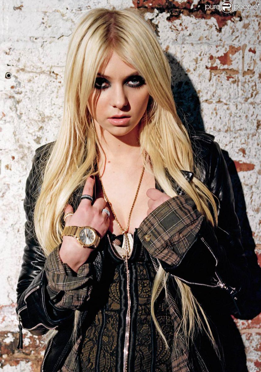 poorpeepy's tweet photo. #TaylorMomsen #goth #gothic #theprettyrockless https://t.co/sVR9DsjzjN