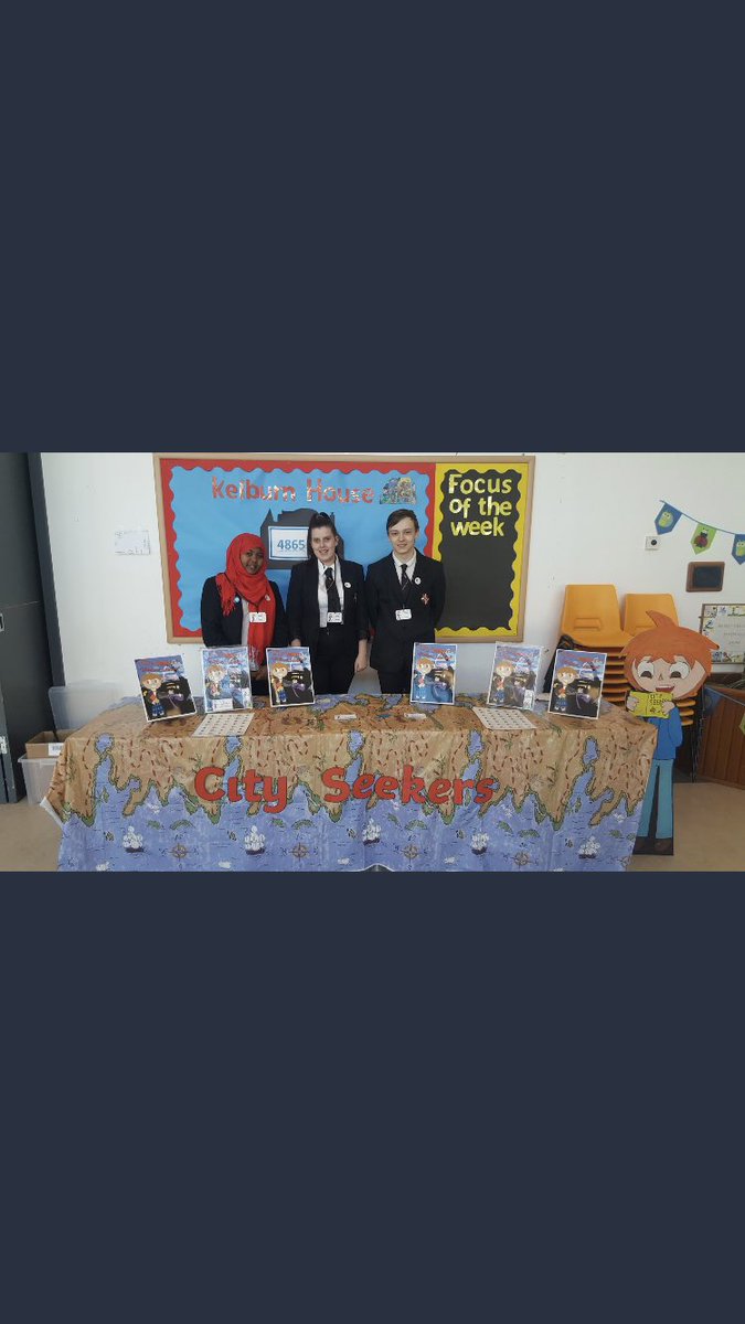 Down at <a href="/camstraddenps/">Camstradden Primary</a> selling our books, the turn out at their Christmas fair is unbelievable😁