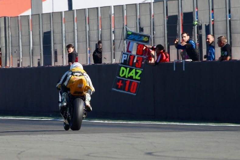 TeamJJSaez's tweet image. Improvisando cartel DIAZ,la.comunicacion con el piloto es vital. @WomenRacingTeam @26danisaez