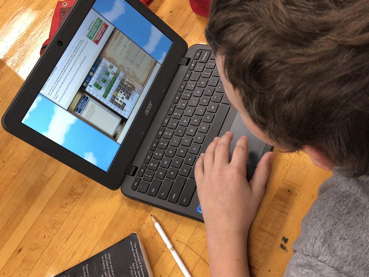 llyons25's tweet image. Thank you to @Vanguard_Group Linda Titanich for coming to support @Methacton #Arcola students with #HourOfCode #CSEducationWeek