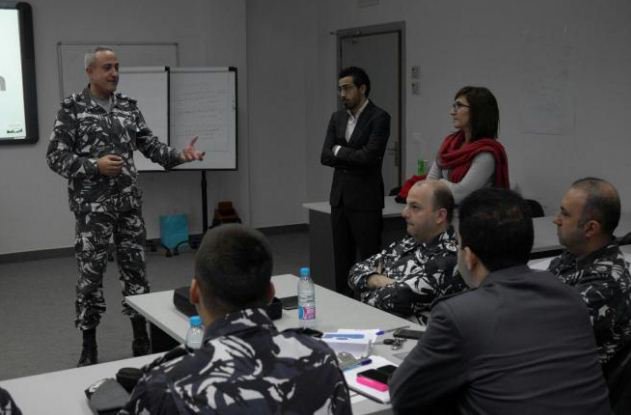 تخريج دورة وتوزيع منشور توعوي بمناسبة اليوم العالمي لحقوق الانسان.
bit.ly/2AGlr3g
#قوى_الأمن #لبنان