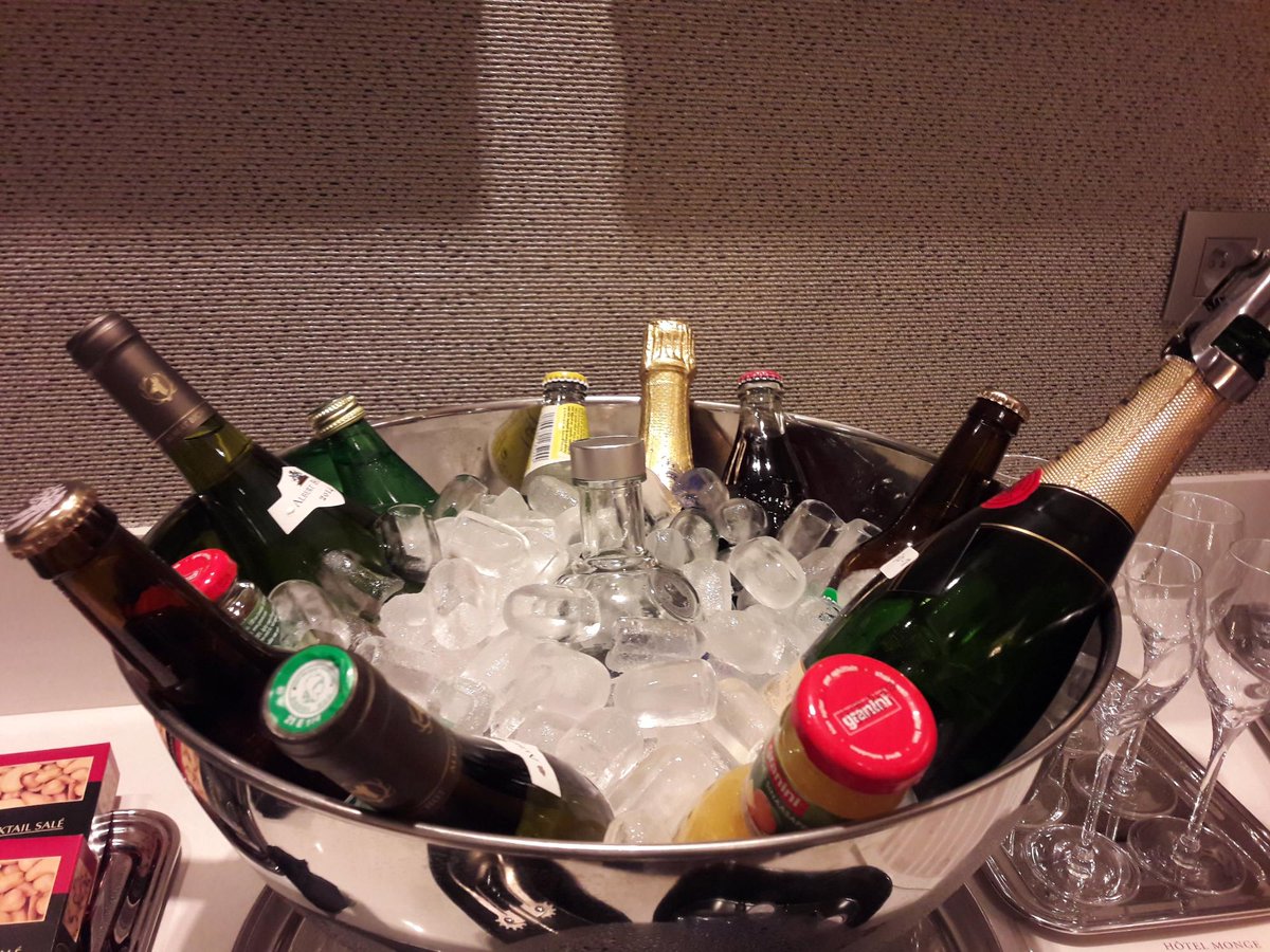 WataWine's tweet photo. Cada vino tiene su temperatura de servicio, que debe ser considerada a la hora de servirlo, tomando en cuenta la temperatura del lugar donde estamos. Siempre es bueno leer las recomendaciones de los expertos o de la misma bodega. 

#watawine #wine #vino #vi #vinho #vinum #vinon https://t.co/XDC5sPrkdr