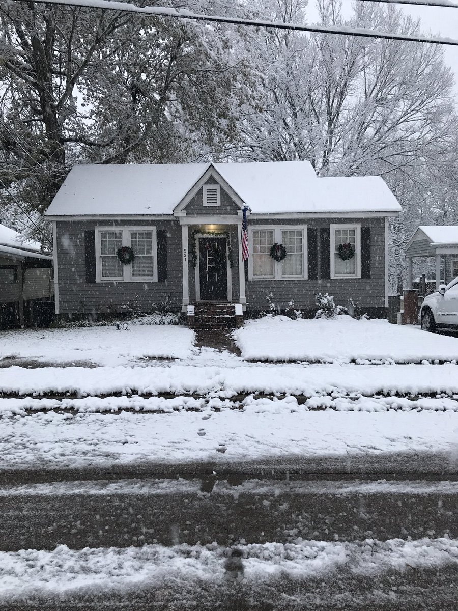 UniquelyAimee's tweet photo. No filters needed today #Mississippi #snowday ! https://t.co/QHDTSFbEFi