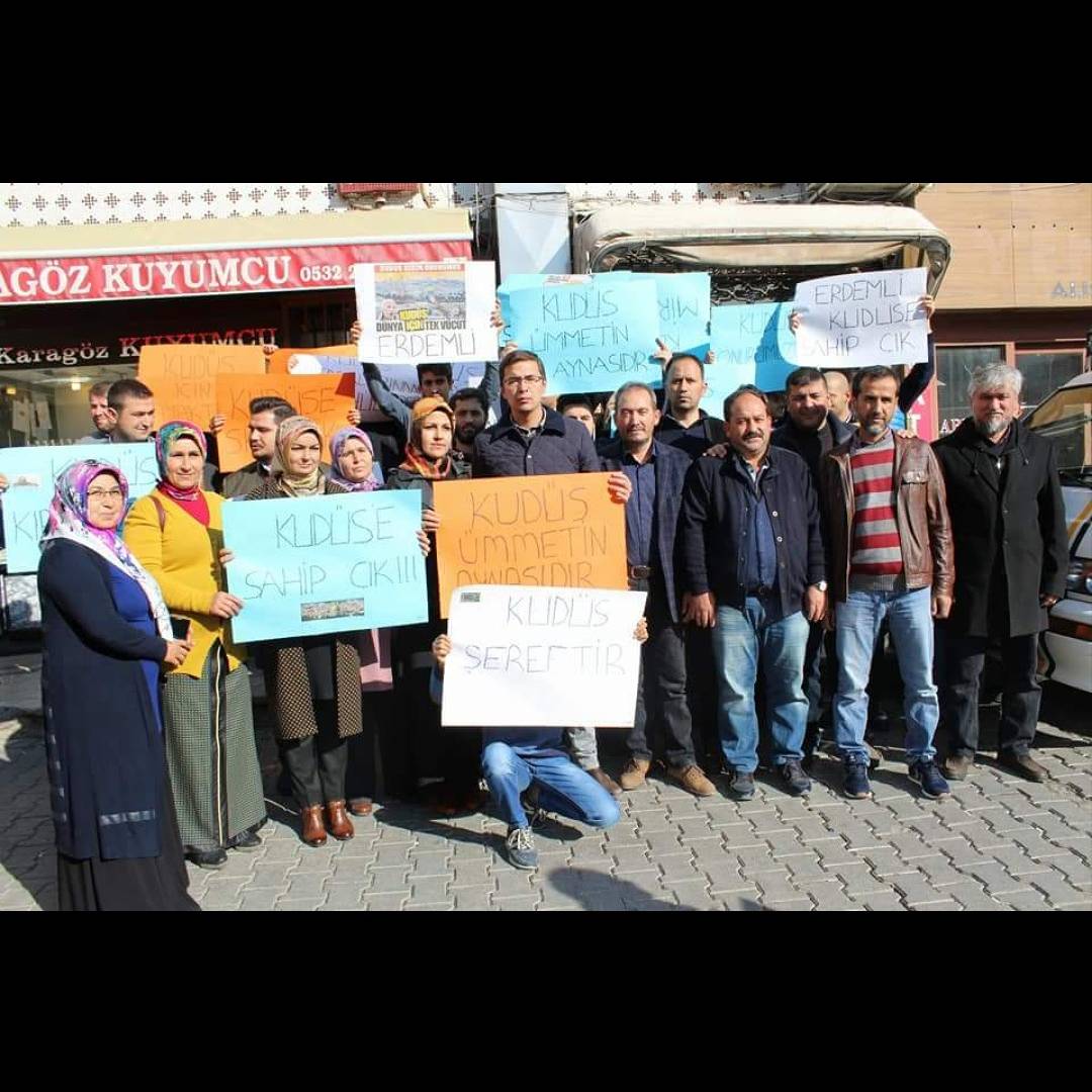 akgencerdemli's tweet photo. KUDÜS DAVAMIZ, KUDÜS BİZİM KIRMIZI ÇİZGİMİZDİR...

Merkez Cami önünde "KUDÜS" ile ilgili Basın açıklamamızı yaptık. https://t.co/qVRM0BVmzK