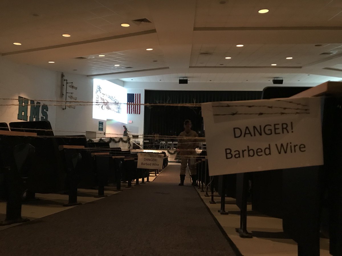 HickoryMS_Hawks's tweet image. 8th grade history coming alive today w/ WWI Trench Warfare experiential learning. #keepnitreal #hmsat20