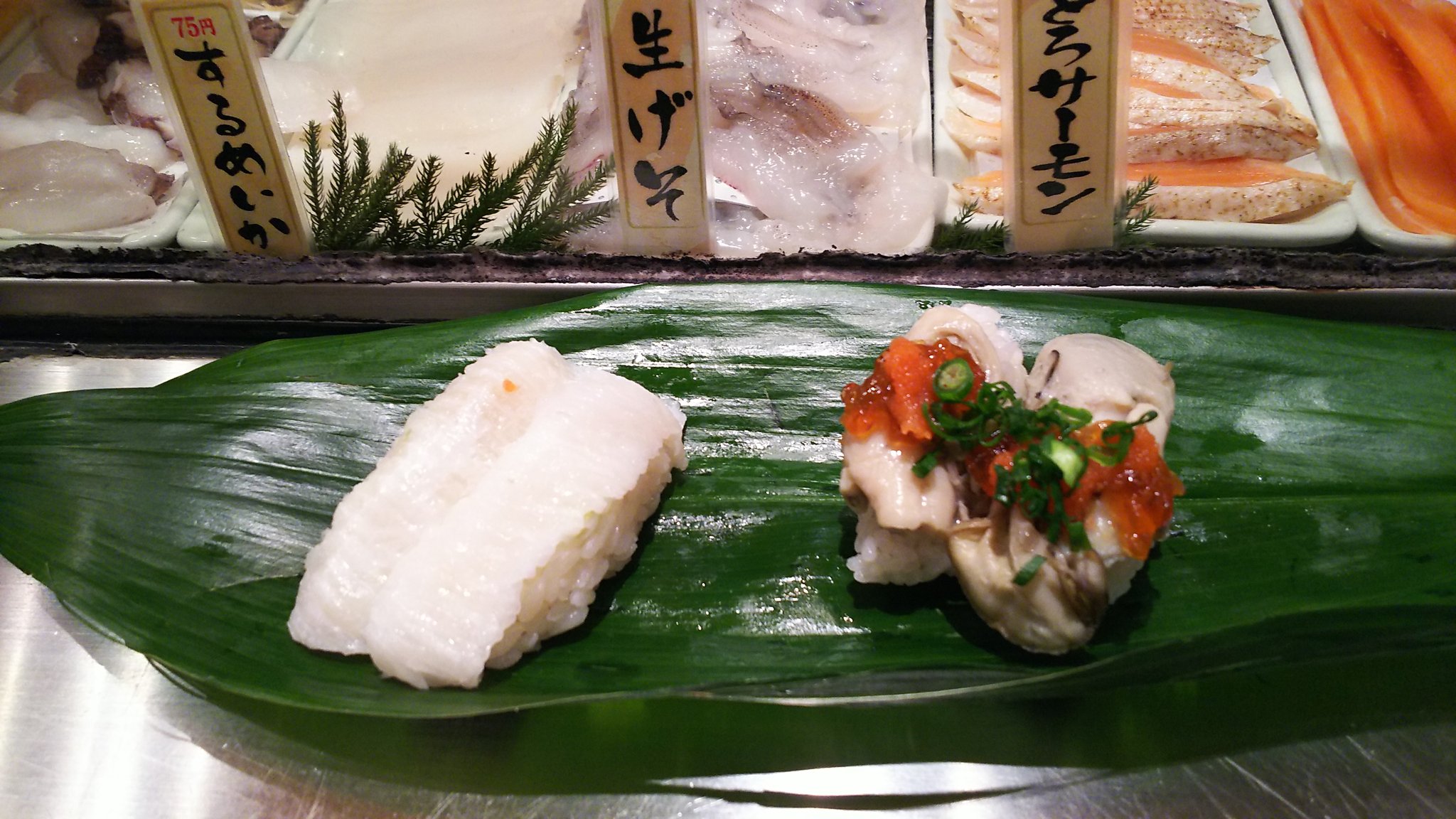 カサゴ 立ち食い寿司 魚がし日本一にて マグロは一貫７５円 コハダで一貫１００円 高いの食べなければ回転寿司の値段 昔は コハダって美味しいと思わなかったが最近は必ず食べる寿司ネタだな 旬のブリのトロが美味い 旬のカキも亜鉛摂取で食べたいね