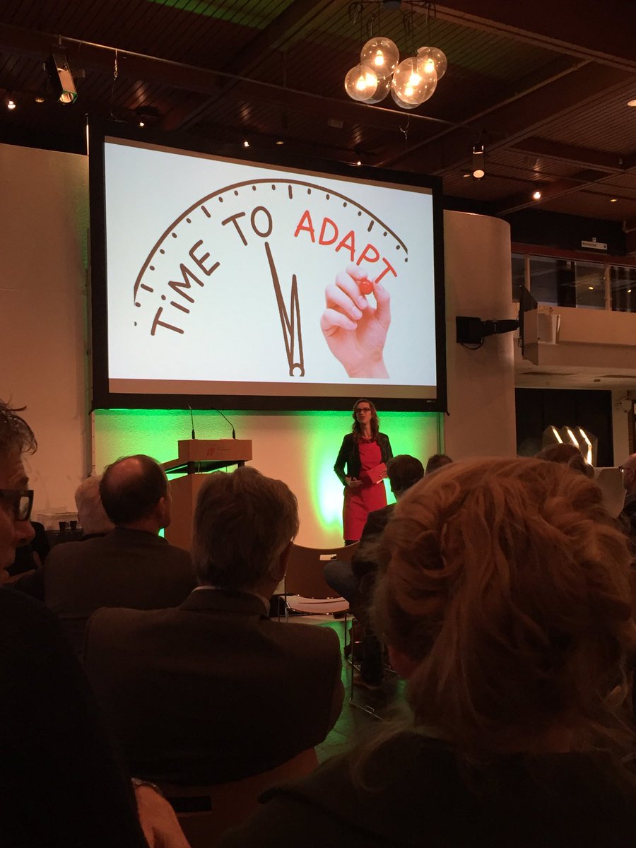 Boekpresentatie van jeugdvriendin <a href="/ISDuurzaam/">Jolein Baidenmann</a> “10 kenmerken futureproof organisaties” bij <a href="/haarlemmermeer/">Haarlemmermeer</a>. #duurzaamheid #gemeentebestuur