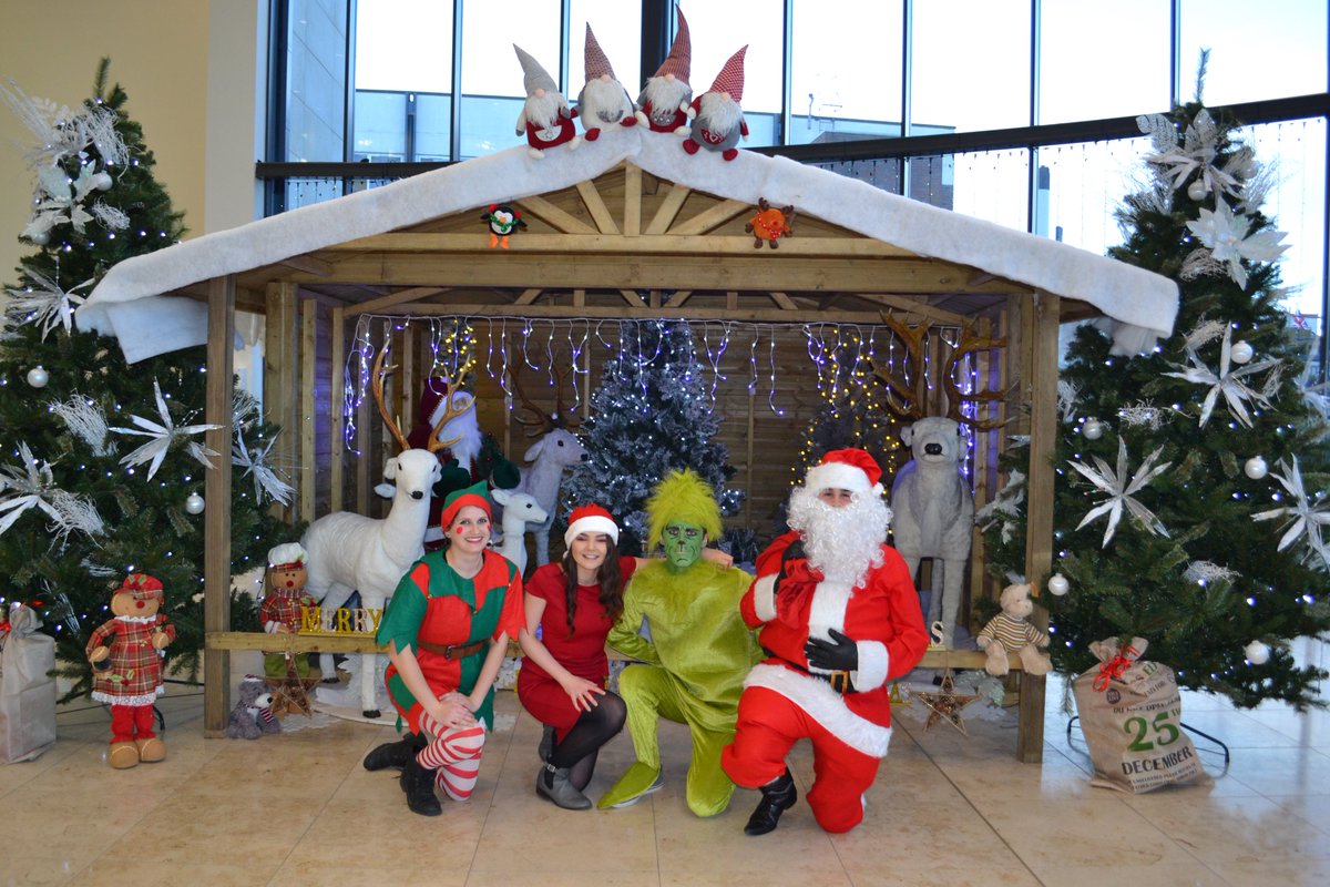 Christmas was brought to the children's ward from some of our medical students who were thrilled to bring presents and festive fun to the ward! Even the Grinch got involved!