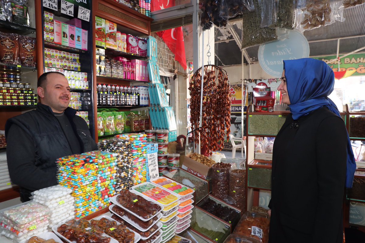 Suriyeli kardeşlerine ev sahipliği yapmasıyla ne kadar cömert bir şehir olduğunu kanıtlayan, insanı, kültürü ve hoşgörüsüyle gurur kaynağımız olan #Kilis'te esnafımızı ziyaret ettik, muhabbetle karşılandık.