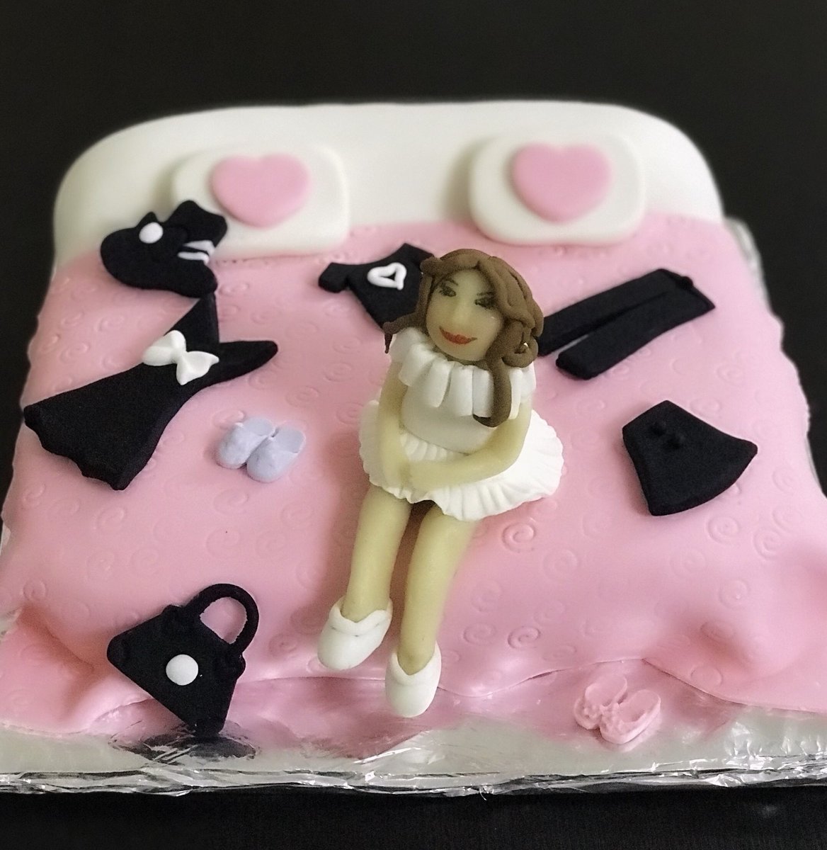 Toti Sweet Toti على تويتر Dl Riyad كيك مناسبات حفلات بعجينة السكر حجم يكفي ١٠ اشخاص ب٢٥٠ ريال كيك مواليد كيك تخرج كيك مناسبات