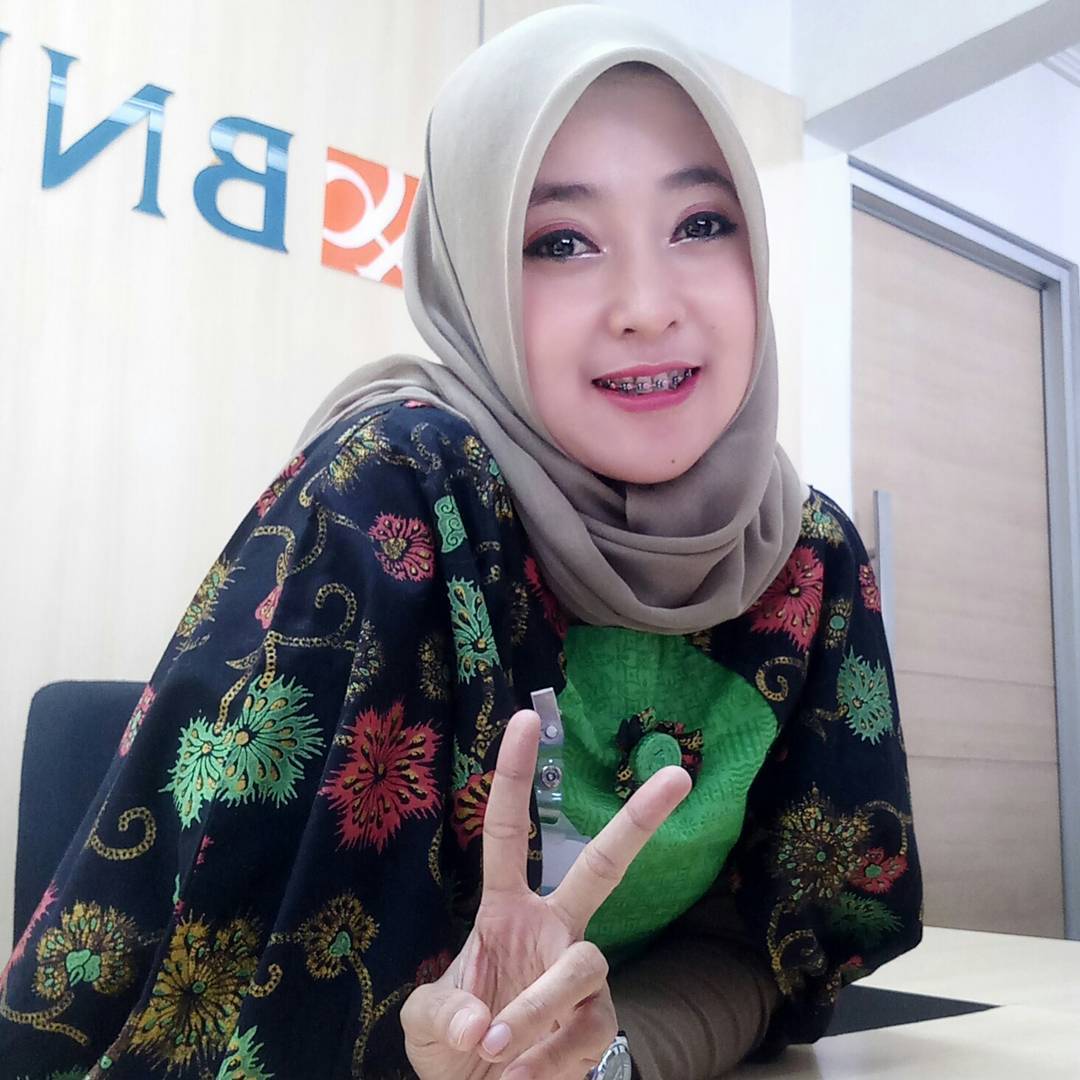 Jilbab Cantik Hot Di Twitter Tante Ernie Getarkan Mama.