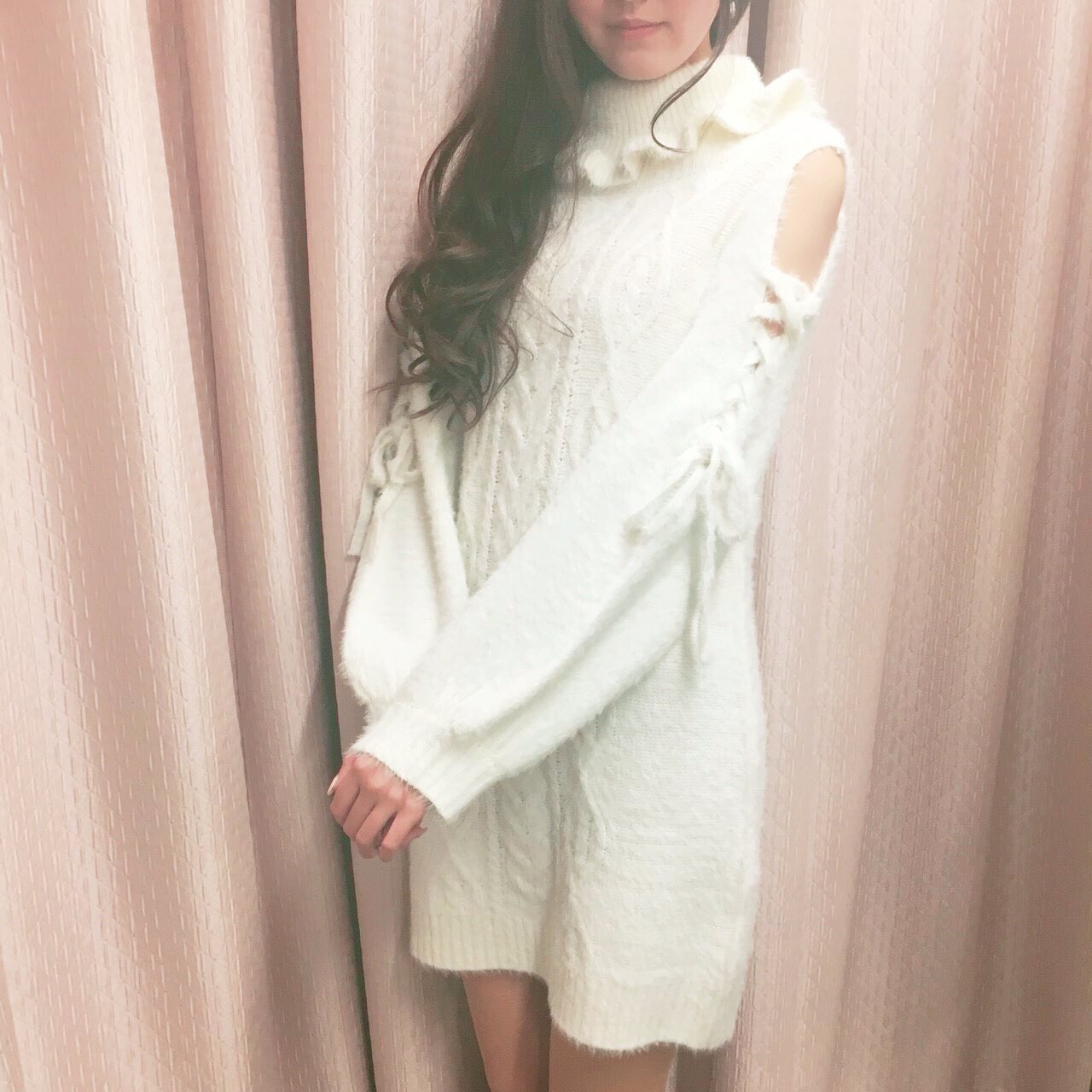 Liz Lisa New Arrivals 今週末発売商品をご紹介 ふわっとしたフェレットタッチの毛のワンピース 肩あきでレースアップになっているのがポイント 1枚は持っておきたいゆるかわ肩あきワンピ オフタートル肩あきニットワンピース T