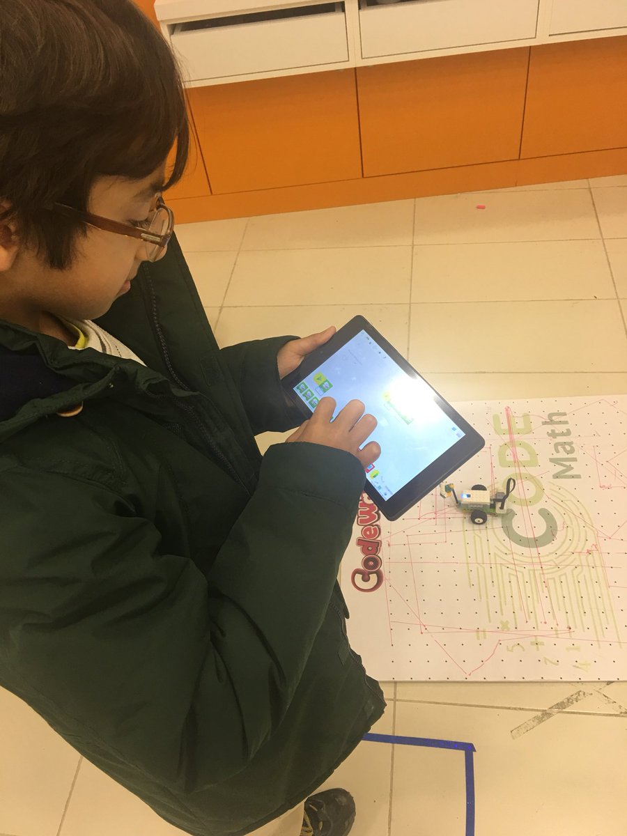 koltukzinnet's tweet image. 3. Ve 5. Sınıf öğrencilerim #CodeWalk çalışırken ☺️ #dogatech #dogadaegitim #codeweek #trabzondoğakoleji
